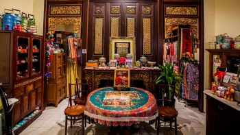 Rumah Bebe 的土生华人古董、家具和瓷器。