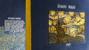 “社区创意” 在麦波申组屋底层通过壁画再现《星夜》
