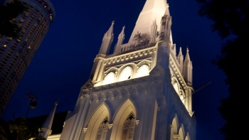 圣安德烈座堂建筑的夜景 