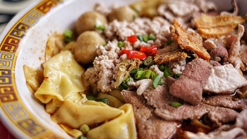 吊桥头大华猪肉粿条面 (Hill Street Tai Hwa Pork Noodle) 的一碗肉脞面