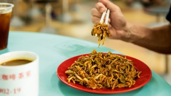 Close up shot of fried kway teow from Outram Park Fried Kway Teow Mee hawker stall
