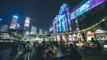 新加坡艺术周期间的 “昼夜璀璨艺术节” (Light to Night Festival)