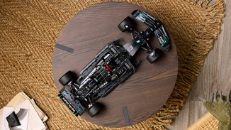 乐高® Technic™ 大奖赛 Brix：梅赛德斯-AMG F1 实车大小的模型