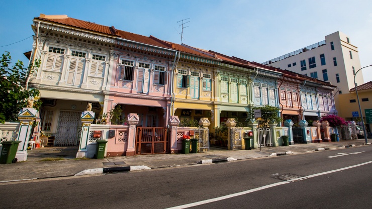 坤成路 (Koon Seng Road) 上七彩夺目的新加坡旧店屋