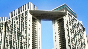 达士岭组屋是新加坡建屋发展局 (Housing & Development Board) 首个采用高空天桥连接各栋大楼的住宅项目。