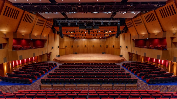 新加坡大会堂内音乐厅的广角镜头