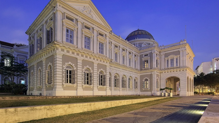 黄昏时分的新加坡国家博物馆外观