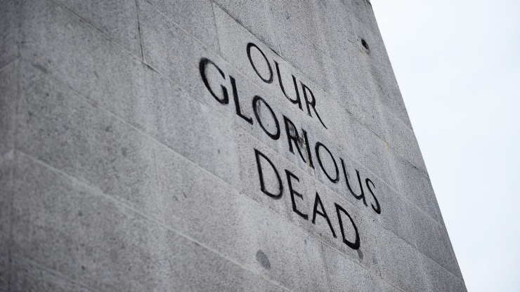 世界大战阵亡战士纪念碑特写照