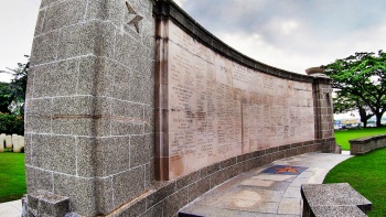 克兰芝阵亡战士纪念碑公园内的无名之墓纪念墙