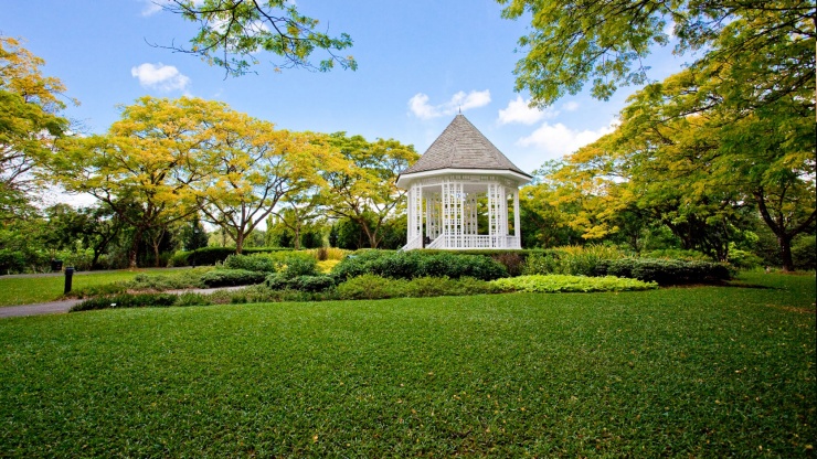 Wide shot of iconic hut at Singapore Botanic Gardens