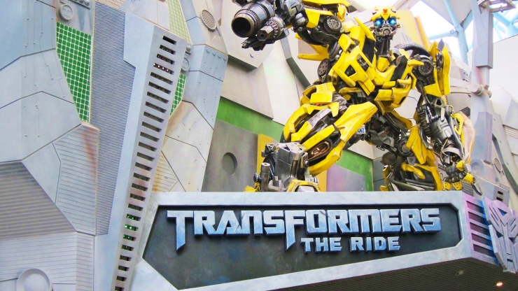 新加坡环球影城的《变形金刚》 (Transformers) 电影里大黄蜂 (Bumblebee) 的广角镜头