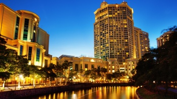  穆罕默德苏丹区的罗拔申码头 (Robertson Quay) 夜景