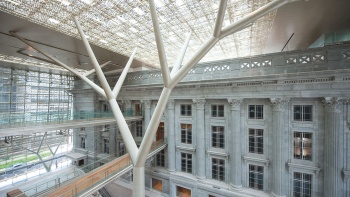 新加坡国家美术馆衔接高等法院和政府大厦两座侧翼的连接桥